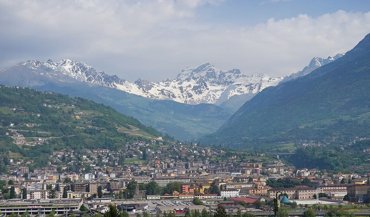 Aosta, Italie. Photo : Tiia Monto (CC BY-SA 3.0) ; redimensionnée et convertie en WebP.