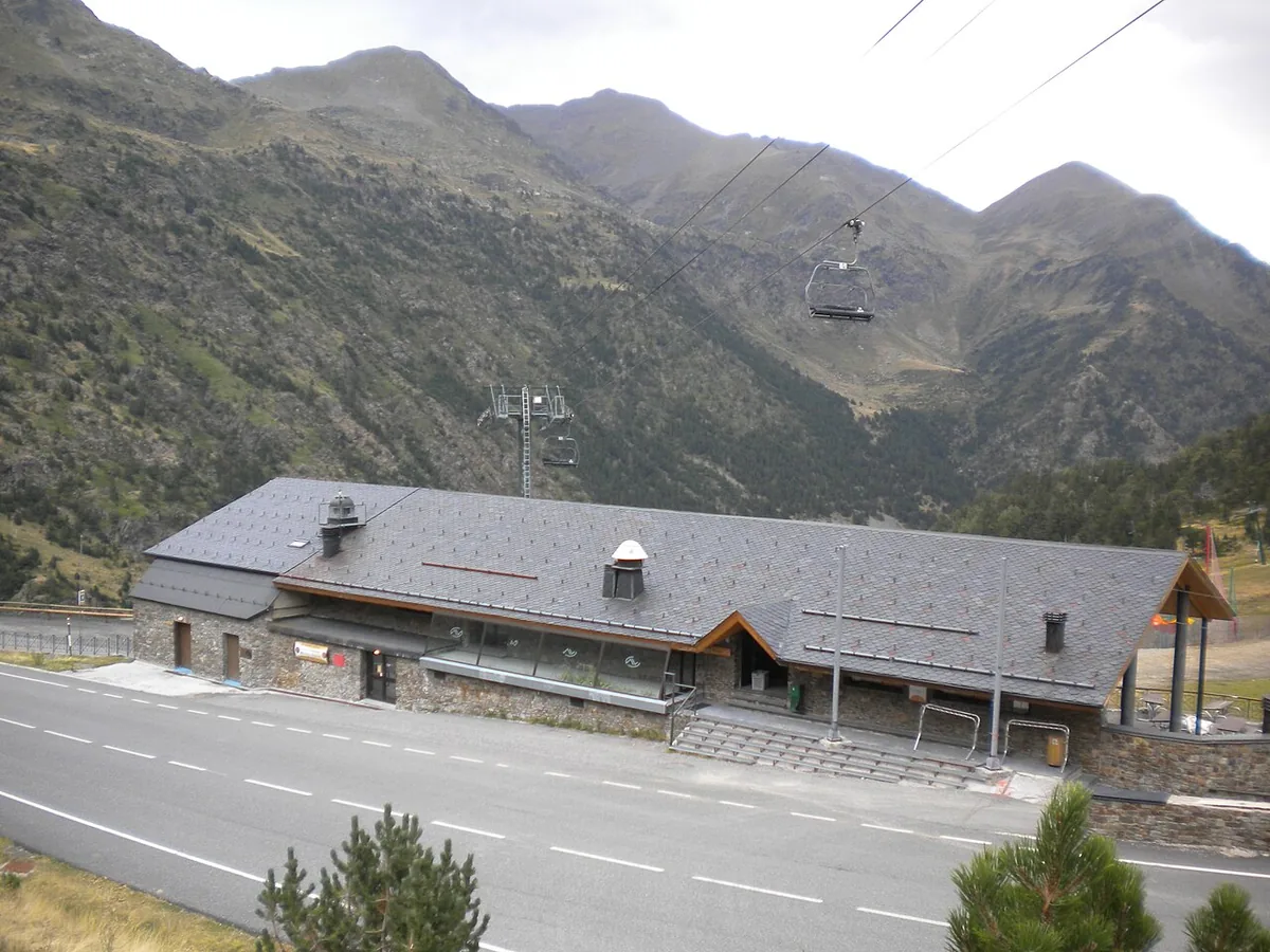 Arcalis, Andorre. Photo : Àlex (CC BY-SA 3.0) ; redimensionnée et convertie en WebP.