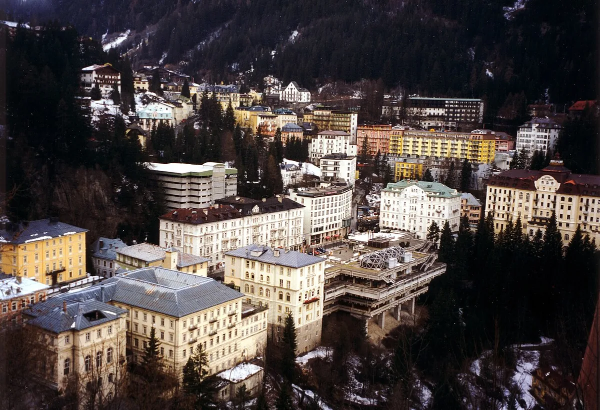 Bad Gastein, Autriche. Photo : / Zeichner: de:User:Triq (CC BY-SA 3.0) ; redimensionnée et convertie en WebP.