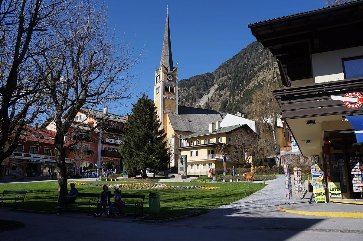Bad Hofgastein, Autriche. Photo : Vilmanek (CC BY-SA 3.0) ; redimensionnée et convertie en WebP.