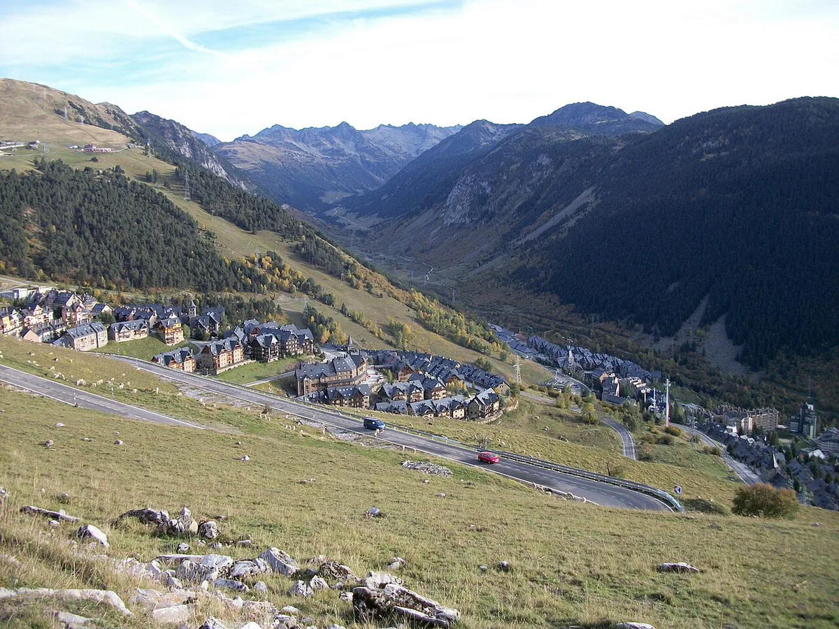 Baqueira, Espagne. Photo : Patrice Bon (CC BY-SA 4.0) ; redimensionnée et convertie en WebP.