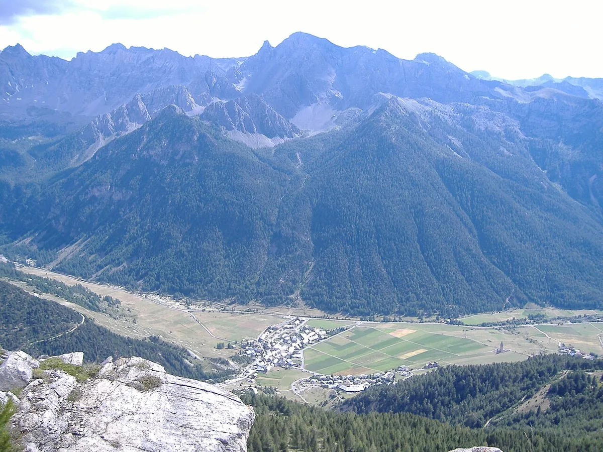 Ceillac, France. Photo : TrueNicoco (CC BY-SA 3.0) ; redimensionnée et convertie en WebP.