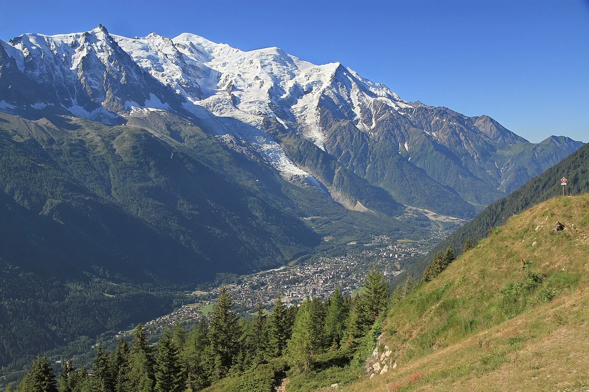 Chamonix, France. Photo : Ximonic , Simo Räsänen (CC BY-SA 3.0) ; redimensionnée et convertie en WebP.