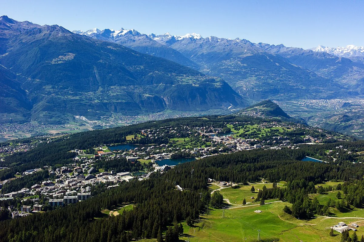 Crans-Montana, Suisse. Photo : Crans-Montana-Communication (CC BY-SA 4.0) ; redimensionnée et convertie en WebP.
