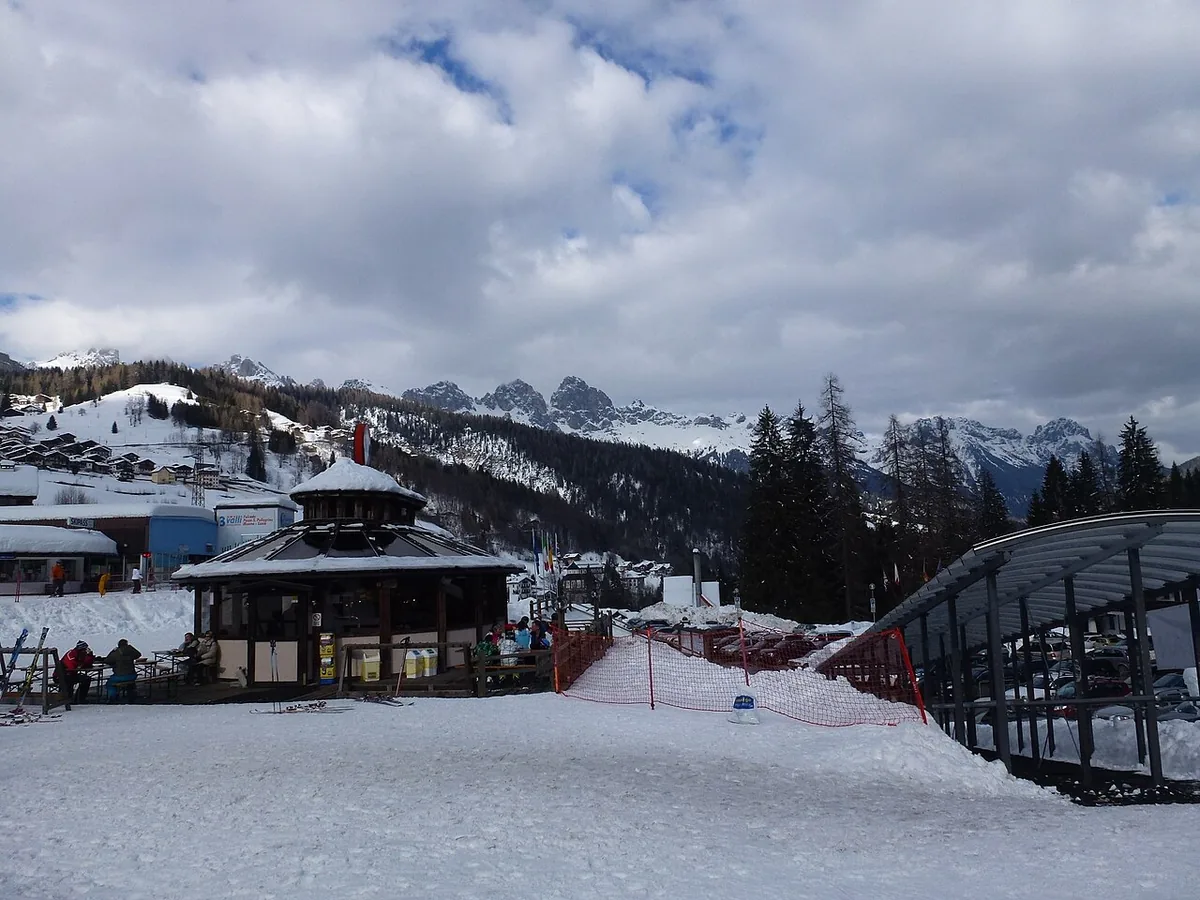 Falcade, Italie. Photo : Almondox (CC BY 3.0) ; redimensionnée et convertie en WebP.