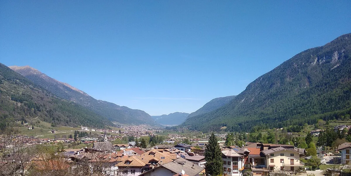 Folgarida, Italie. Photo : Francesco Serra (CC BY-SA 4.0) ; redimensionnée et convertie en WebP.