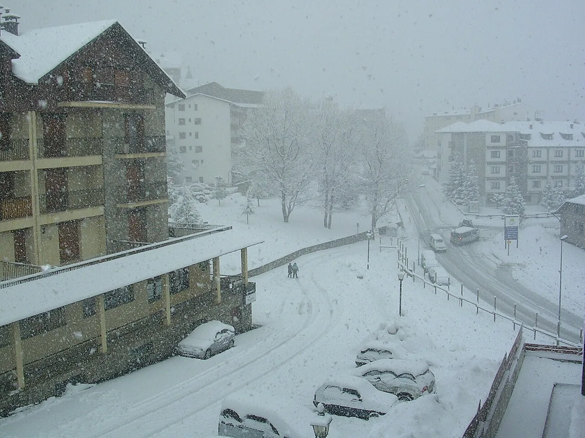 Formigal, Espagne. Photo : BL2593~commonswiki ( talk · contribs ) (Public domain) ; redimensionnée et convertie en WebP.