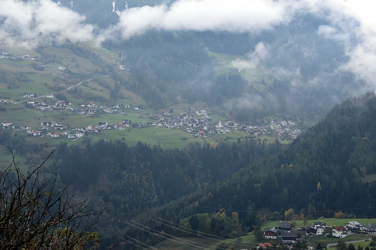 Jerzens, Autriche. Photo : Braveheart (CC BY-SA 4.0) ; redimensionnée et convertie en WebP.