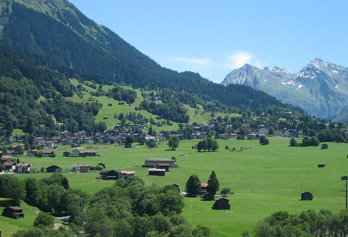 Klosters, Suisse. Photo : Adrian Michael (CC BY-SA 3.0) ; redimensionnée et convertie en WebP.