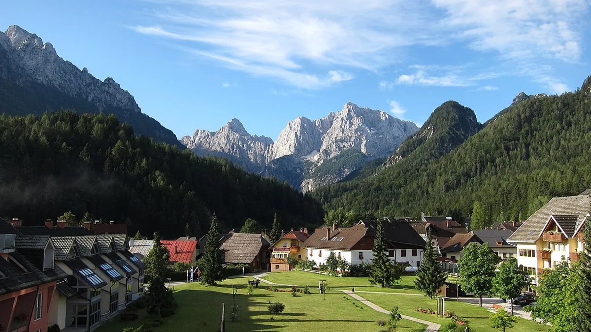 Kranjska Gora, Slovénie. Photo : benj500 (CC0) ; redimensionnée et convertie en WebP.