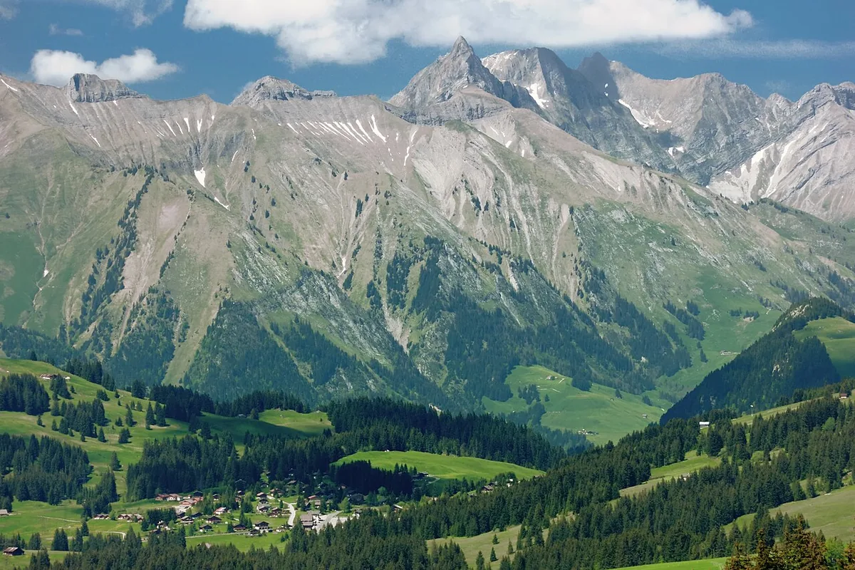 La Lécherette, Suisse. Photo : Zacharie Grossen (CC BY-SA 4.0) ; redimensionnée et convertie en WebP.