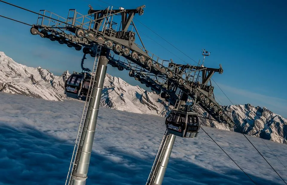 La Tzoumaz, Suisse. Photo : Lt20 (CC BY-SA 4.0) ; redimensionnée et convertie en WebP.