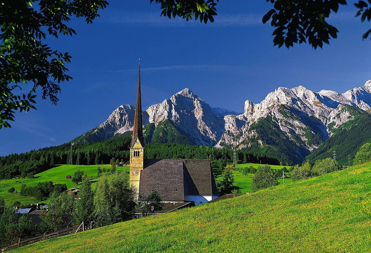 Maria Alm, Autriche. Photo : mawieser (CC BY-SA 3.0) ; redimensionnée et convertie en WebP.