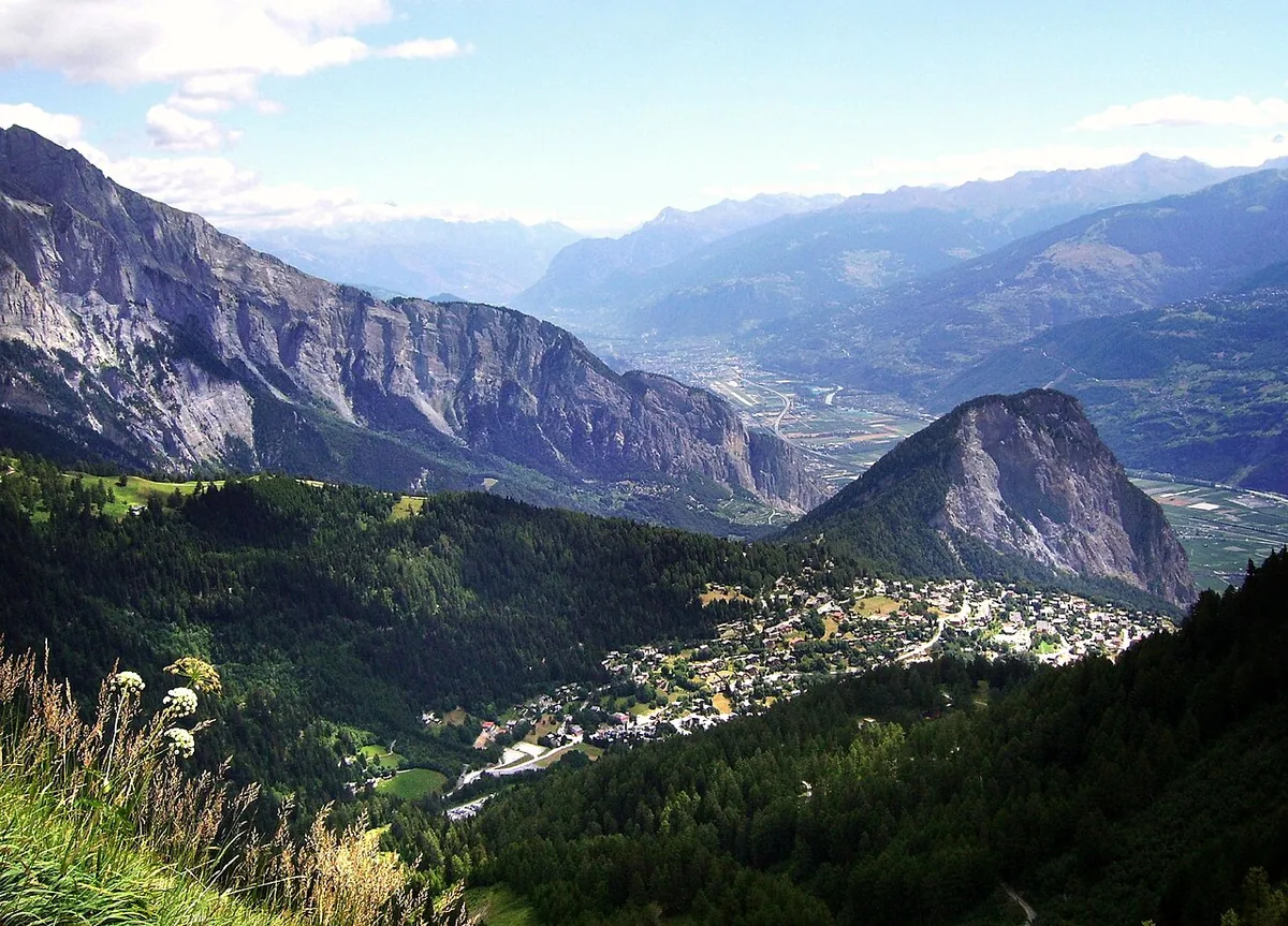 Ovronnaz, Suisse. Photo : Earth explorer (Public domain) ; redimensionnée et convertie en WebP.