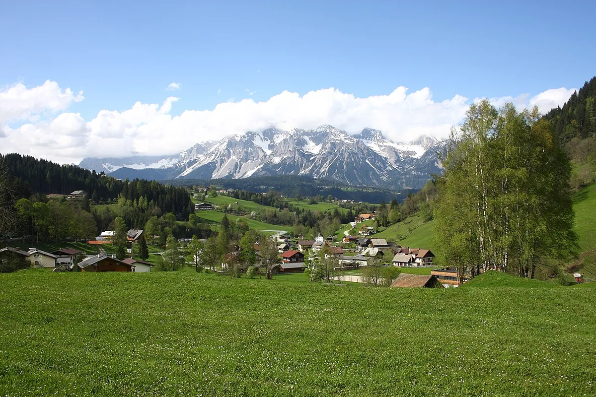 Rohrmoos, Autriche. Photo : Ewald Gabardi (CC BY-SA 3.0) ; redimensionnée et convertie en WebP.