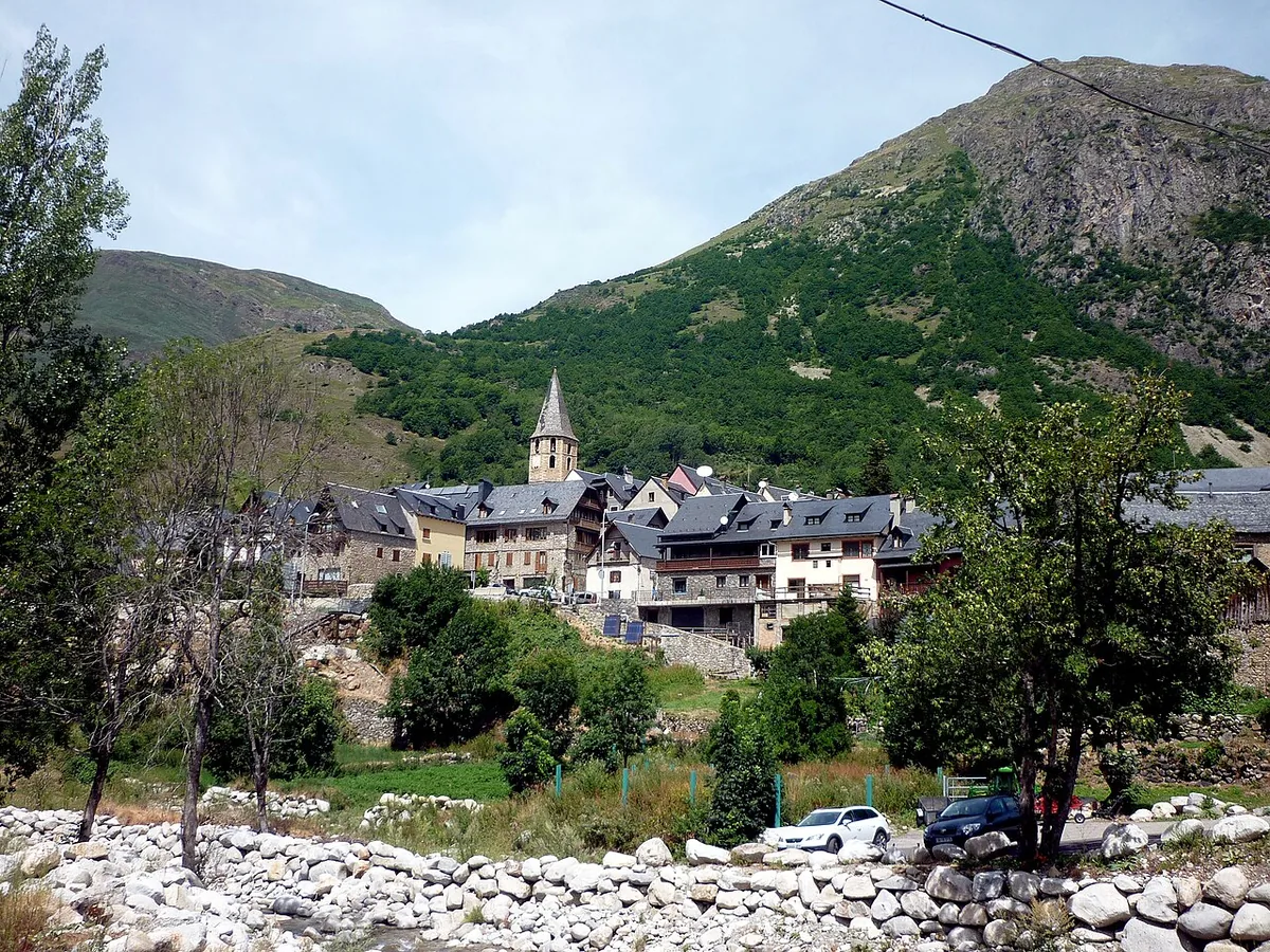 Salardú, Espagne. Photo : Isidre blanc (CC BY-SA 4.0) ; redimensionnée et convertie en WebP.