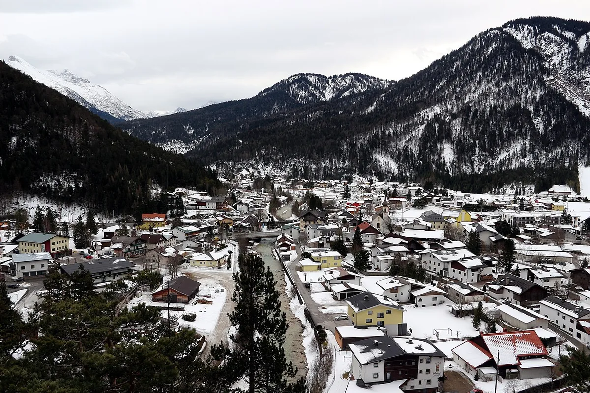 Scharnitz, Autriche. Photo : Braveheart (CC BY-SA 4.0) ; redimensionnée et convertie en WebP.