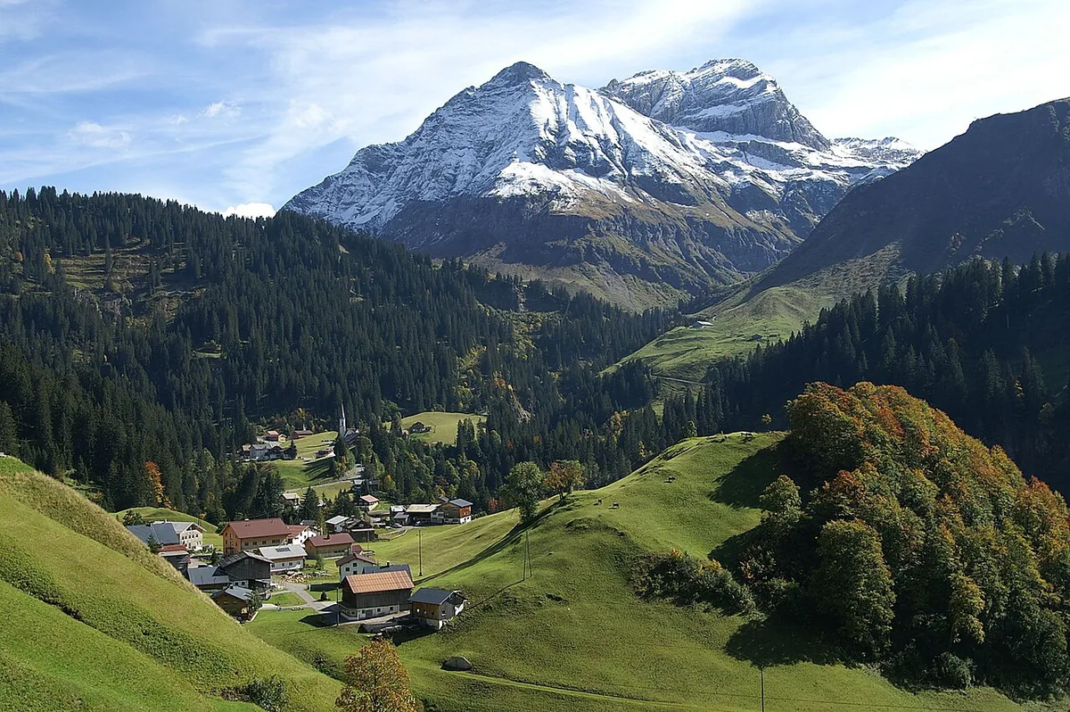 Schröcken, Autriche. Photo : böhringer friedrich (CC BY-SA 2.5) ; redimensionnée et convertie en WebP.