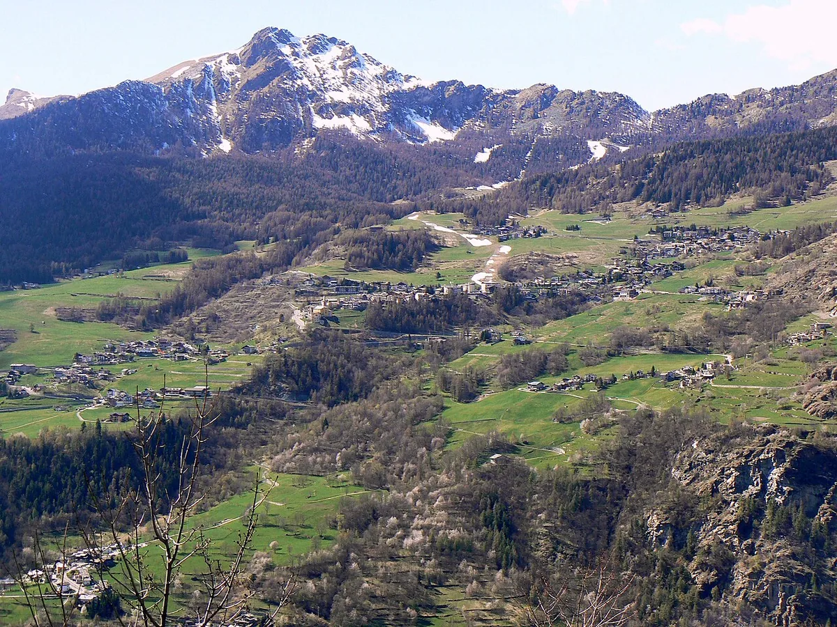 Torgnon, Italie. Photo : Elena Tartaglione (CC BY-SA 3.0) ; redimensionnée et convertie en WebP.