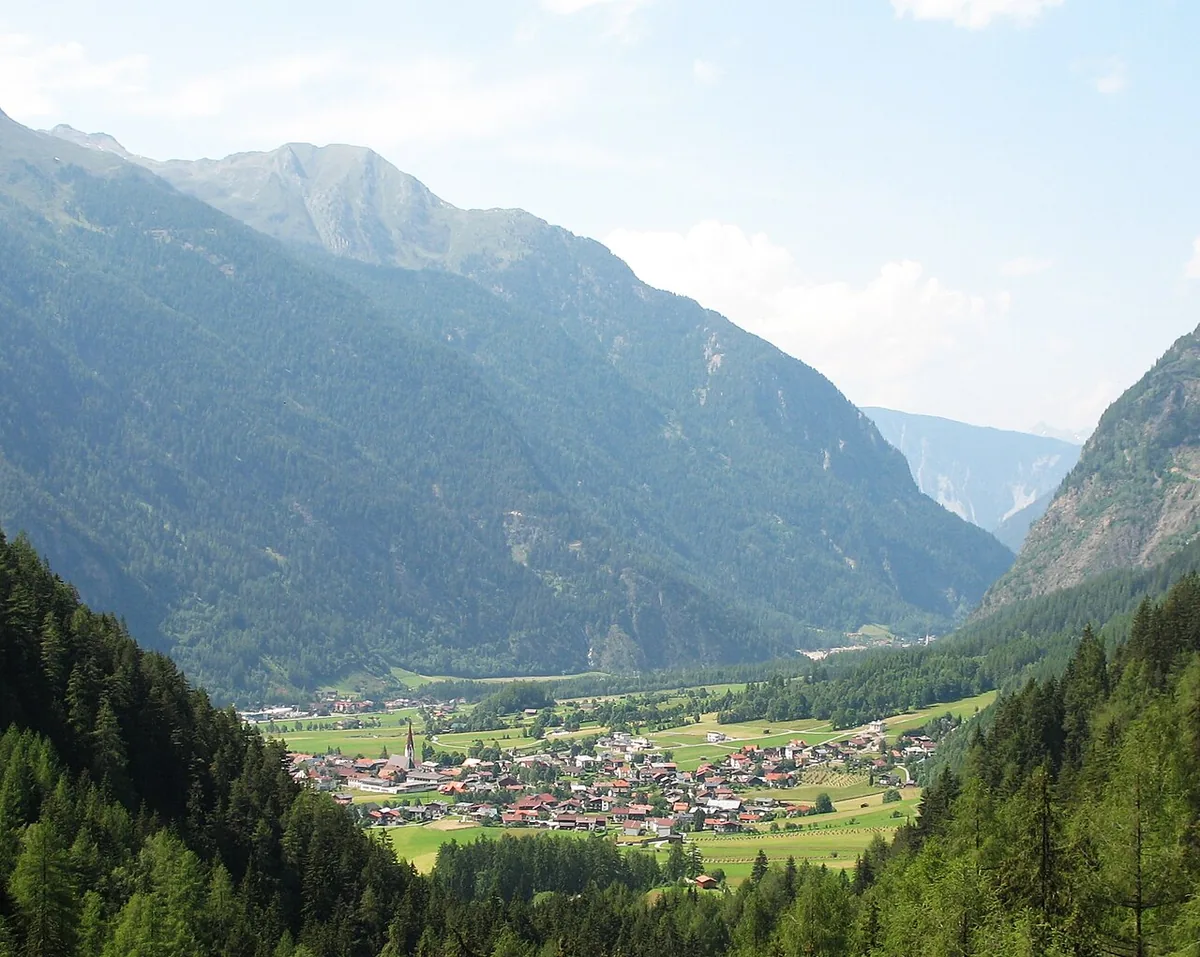 Umhausen, Autriche. Photo : Christoph Praxmarer (CC BY-SA 2.5) ; redimensionnée et convertie en WebP.