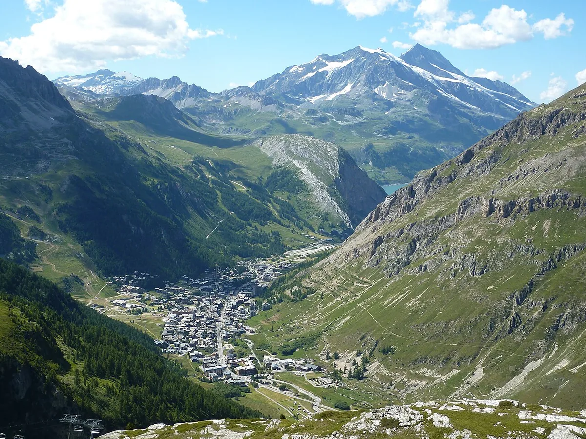 Val d'Isère, France. Photo : André Payan-Passeron (CC BY-SA 3.0) ; redimensionnée et convertie en WebP.