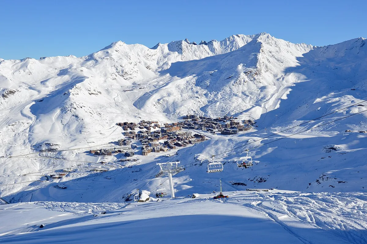 Val Thorens, France. Photo : DimiTalen (CC0) ; redimensionnée et convertie en WebP.