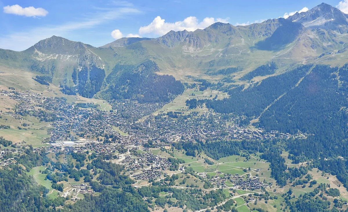 Verbier, Suisse. Photo : Jérémy Toma (CC BY-SA 4.0) ; redimensionnée et convertie en WebP.