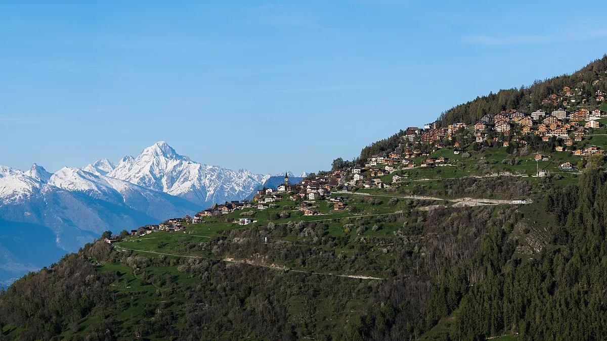 Veysonnaz, Suisse. Photo : Christian David (CC BY-SA 4.0) ; redimensionnée et convertie en WebP.