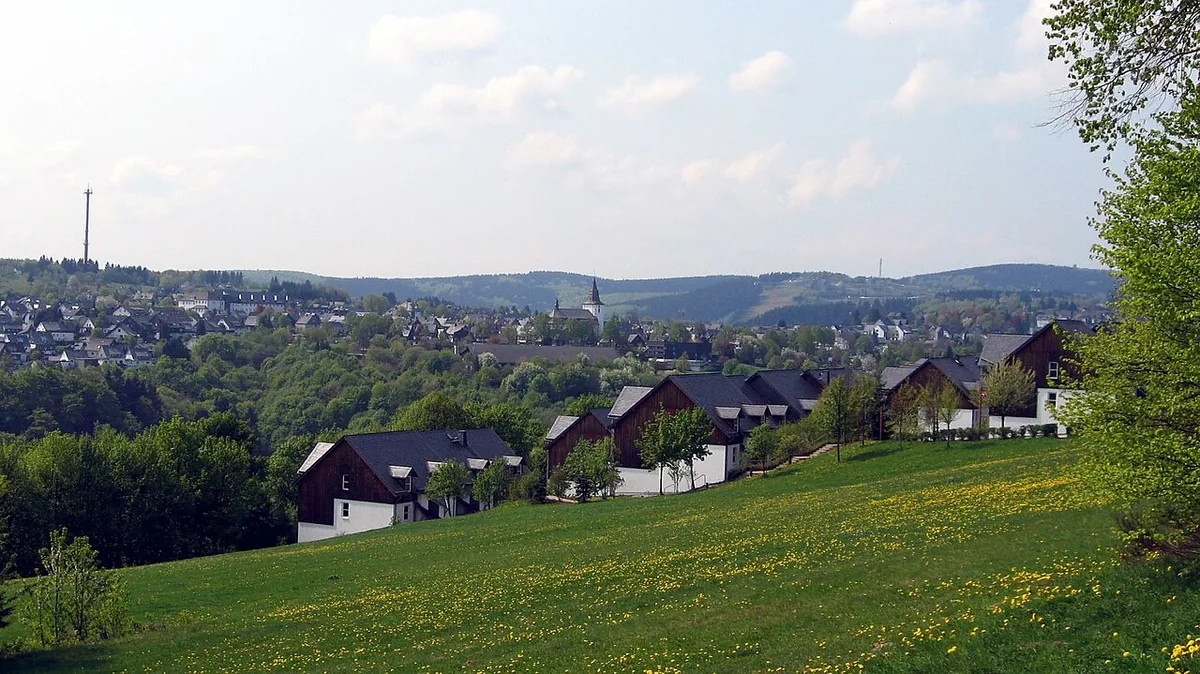 Winterberg, Allemagne. Photo : Dirk Schmidt ( celsius ) (CC BY-SA 3.0) ; redimensionnée et convertie en WebP.